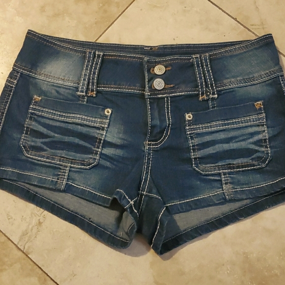 Shorts - Picture 1 of 2